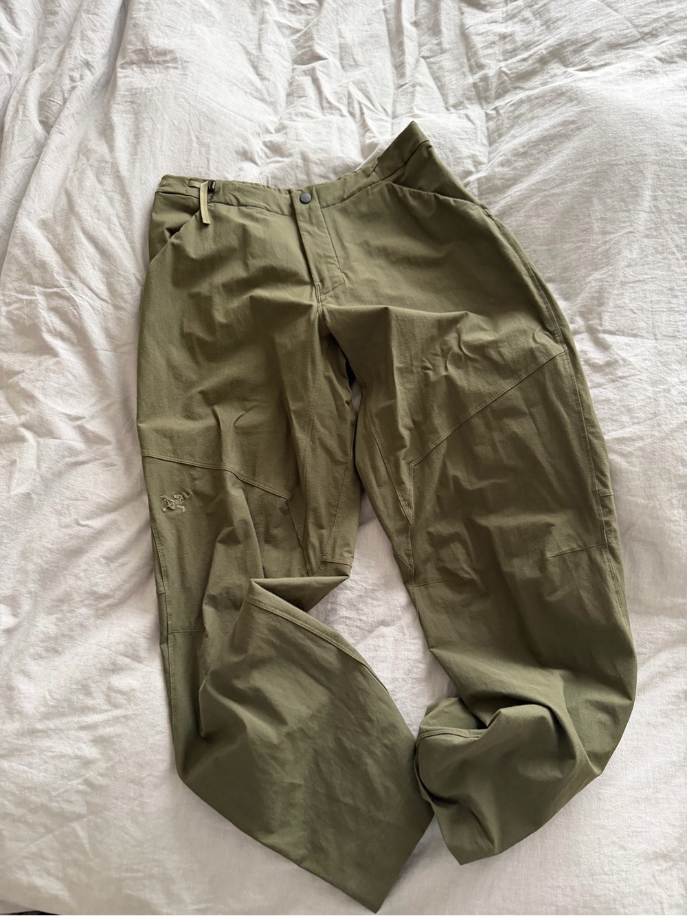 Arc'teryx Women’s clarkia wide leg khaki (tatsu) Cargo Hiking Pants
